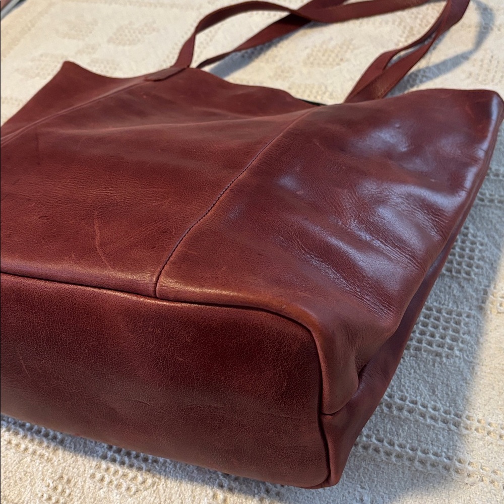ENTOTO BETH ARTISAN
Sosi Burgundy Distressed Leather Tote Bag - Picture 6 of 11